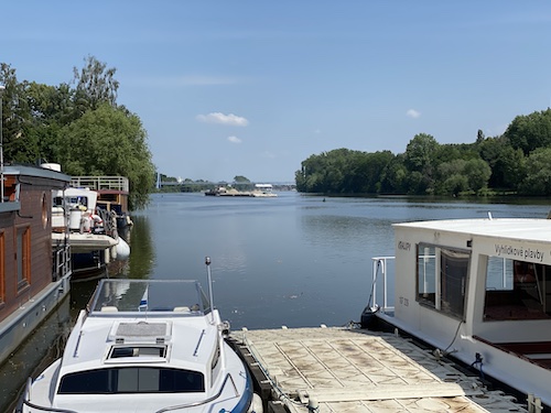 Kotvení lodí celoročně, sezonně